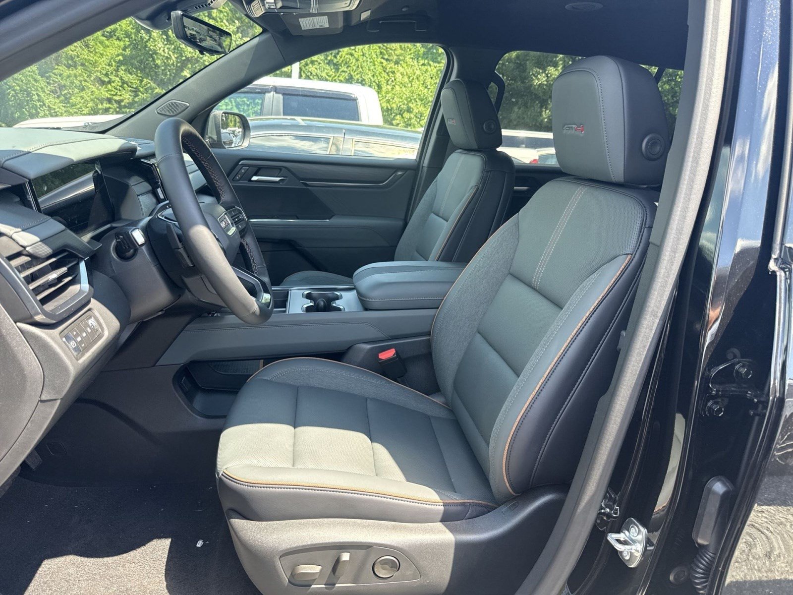 New 2026 GMC Acadia AT4 w/ Luxury Package AWD/4WD image 11