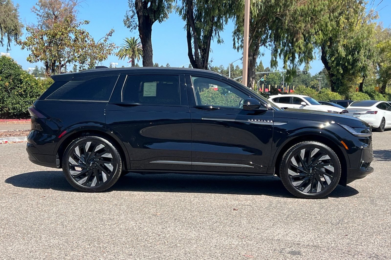 New 2026 Lincoln Nautilus Reserve w/ Jet Appearance Package AWD/4WD image 3