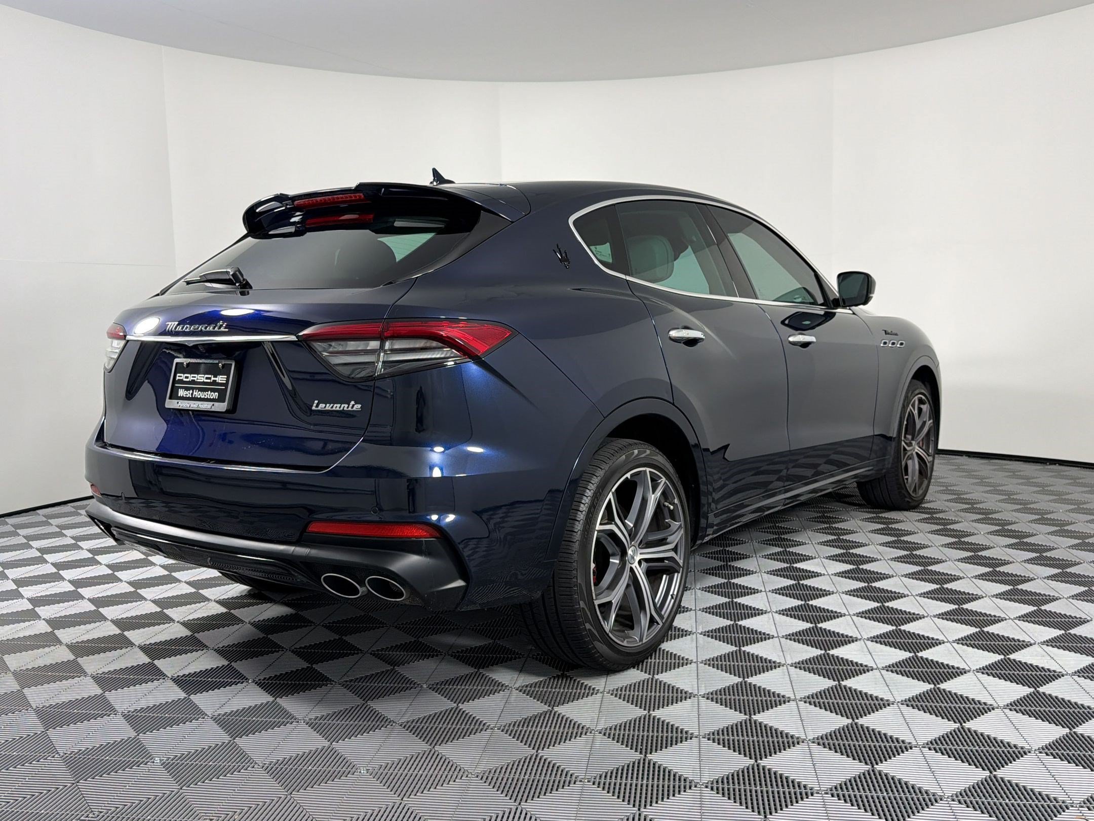 Used 2022 Maserati Levante Modena AWD/4WD image 9