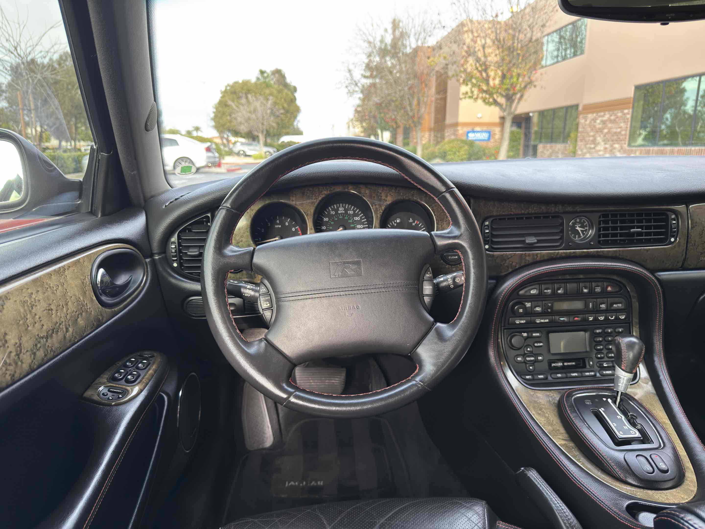 Used 2002 Jaguar XJ8 image 51