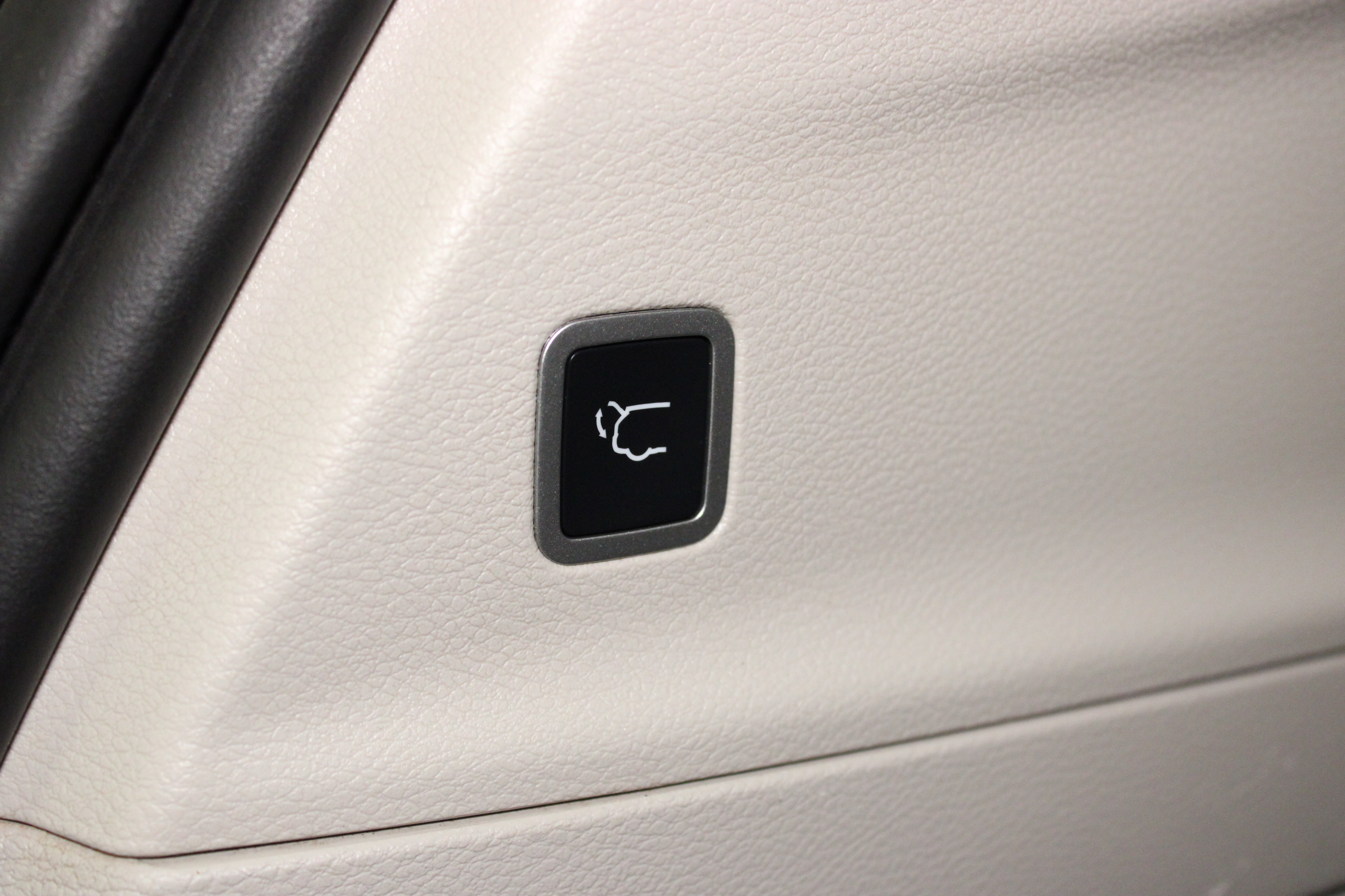 Used 2022 Chrysler Pacifica Touring-L FWD image 13