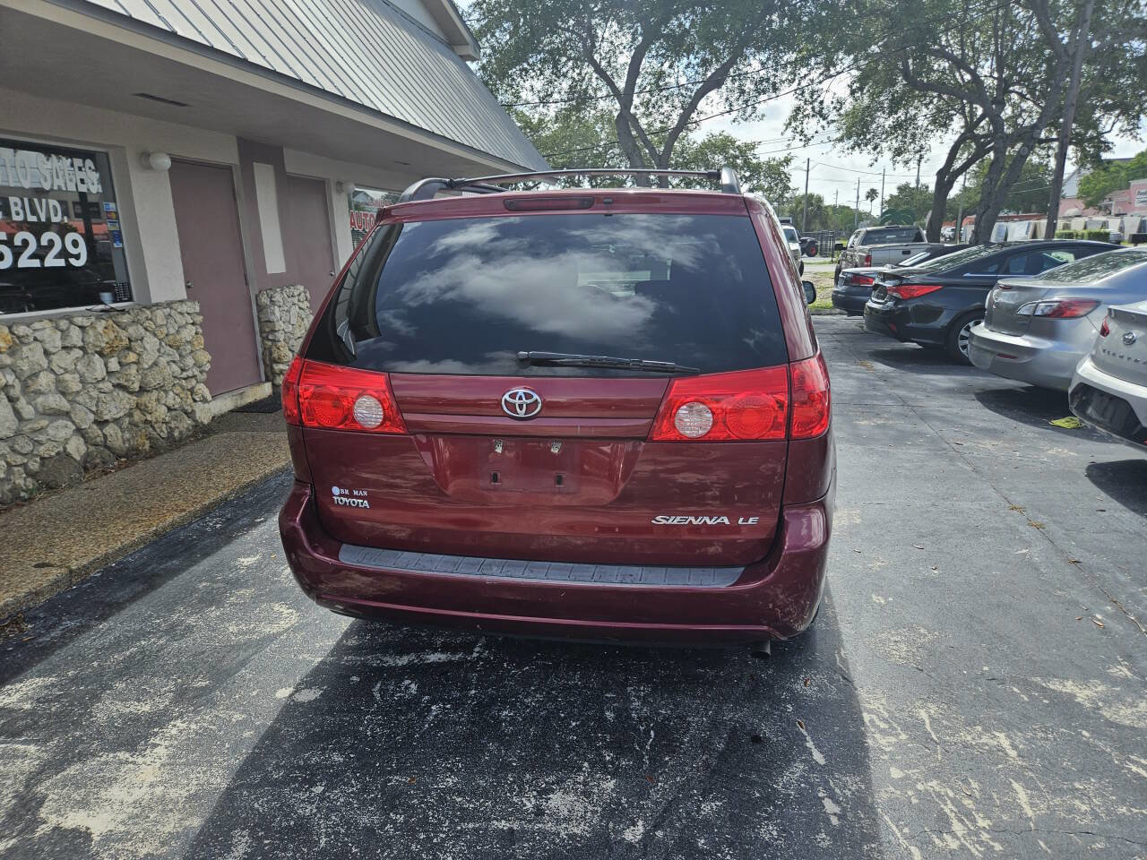 Used 2010 Toyota Sienna LE image 5