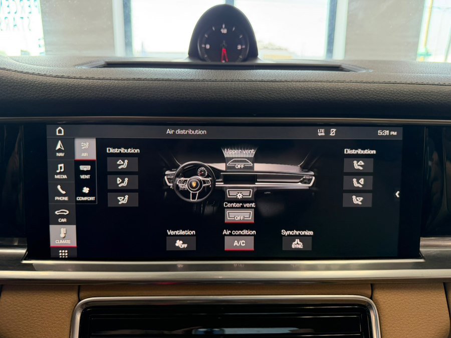 Used 2018 Porsche Panamera 4 AWD/4WD image 58