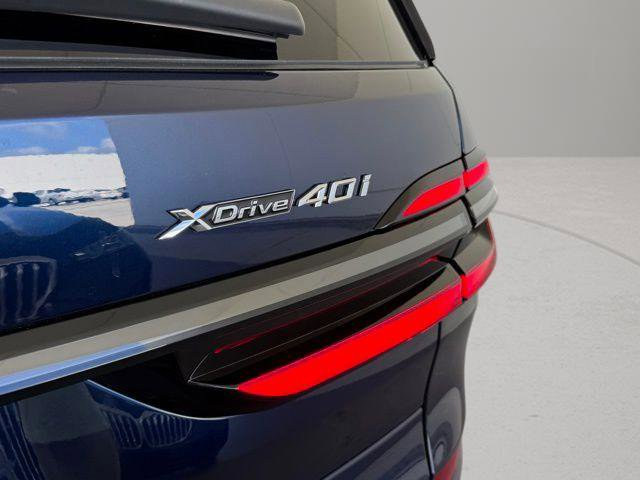 Used 2026 BMW X7 xDrive40i w/ M Sport Package AWD/4WD image 11