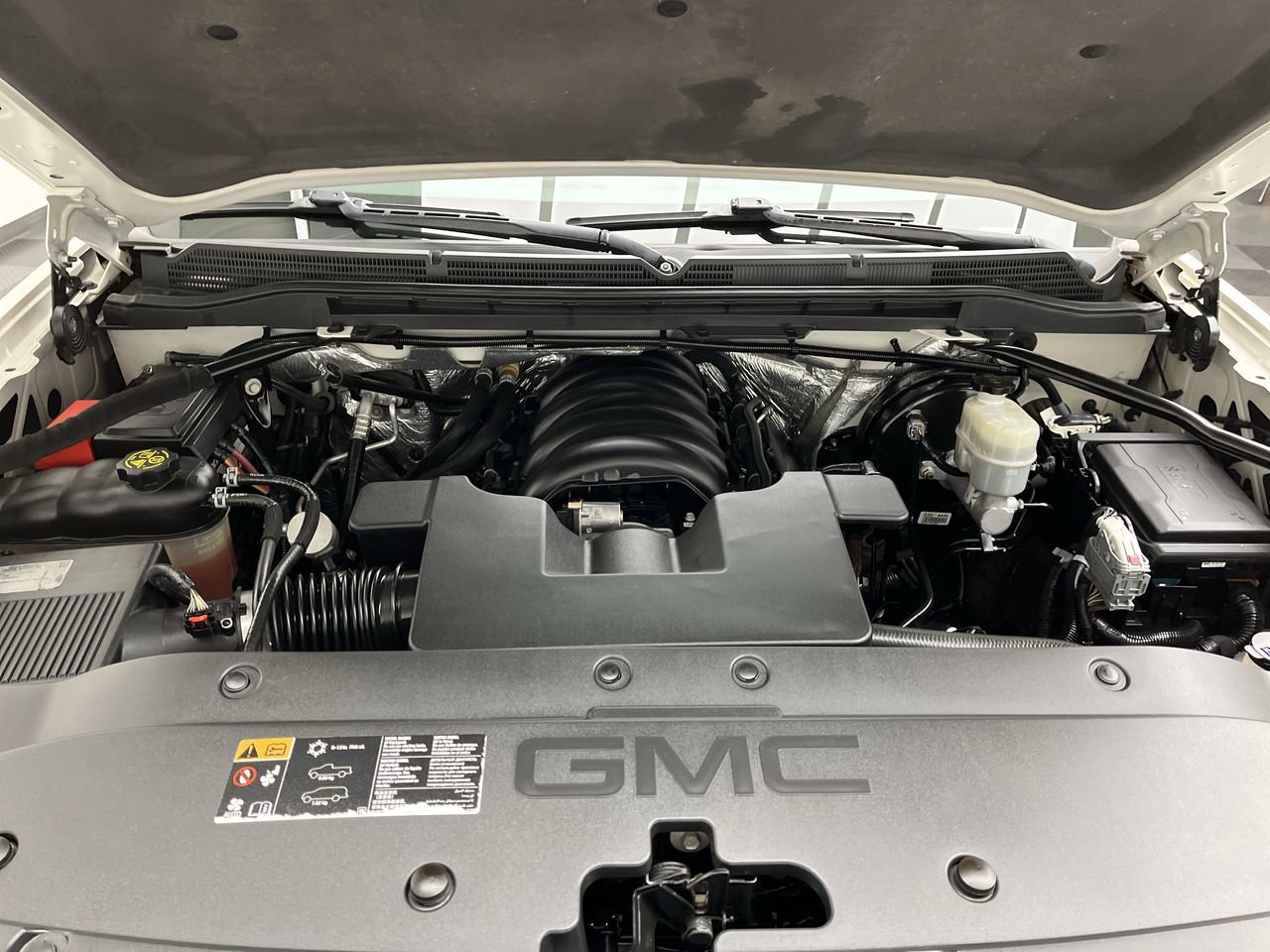 Used 2015 GMC Sierra 1500 SLT w/ SLT Crew Cab Value Package AWD/4WD image 29