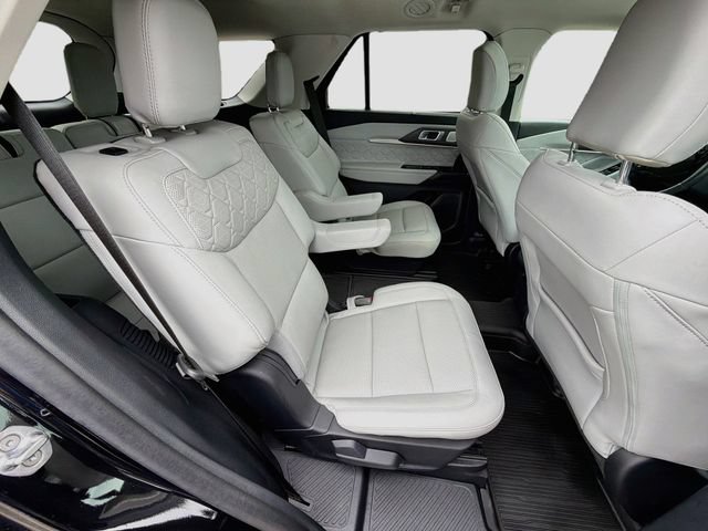 Used 2025 Ford Explorer Platinum w/ Ultimate Package AWD/4WD image 33