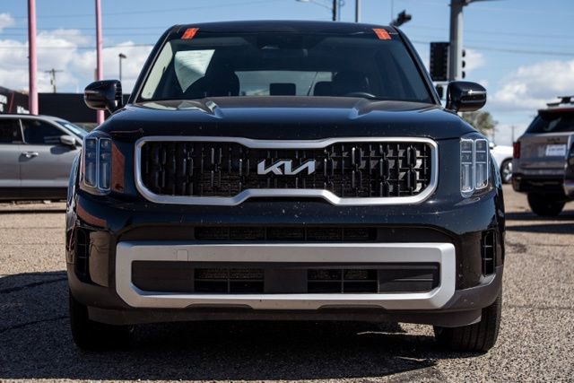 Used 2025 Kia Telluride LX FWD image 2