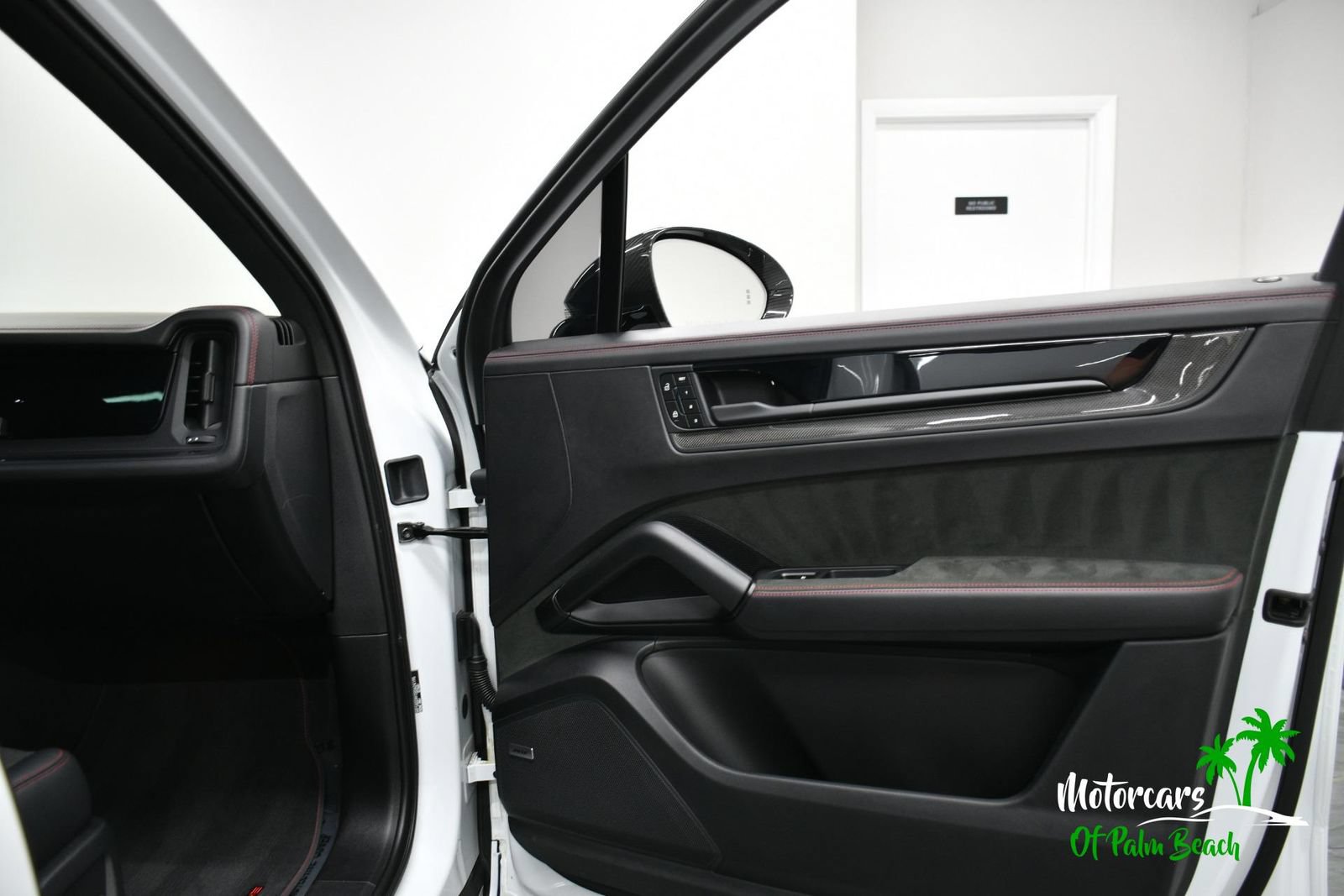 Used 2025 Porsche Cayenne GTS AWD/4WD image 66