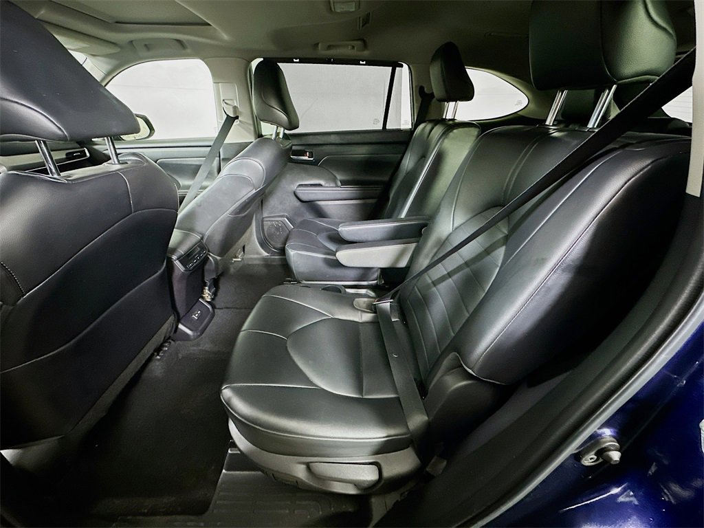 Used 2022 Toyota Highlander XLE image 15