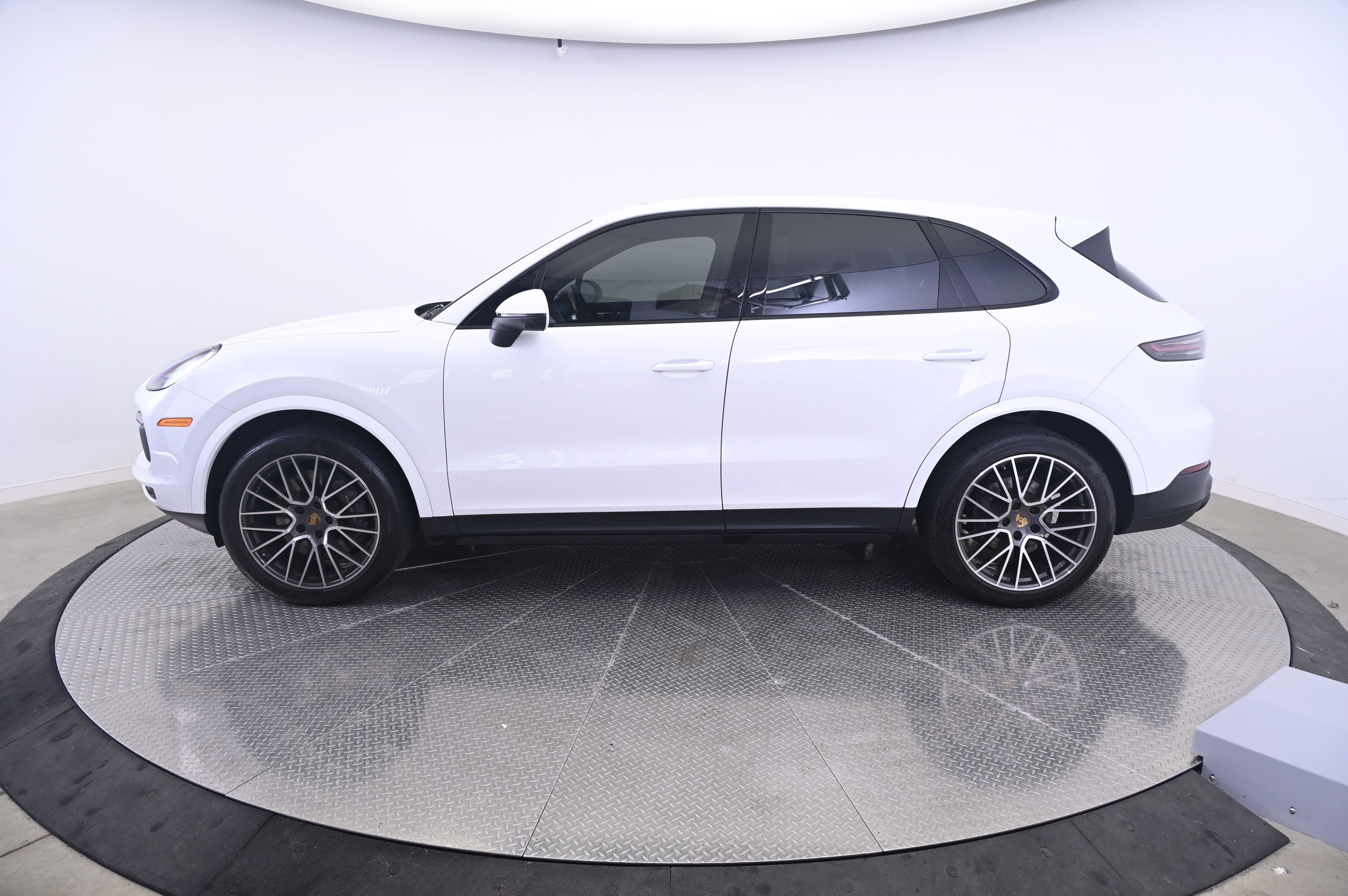 Certified 2023 Porsche Cayenne AWD/4WD image 2