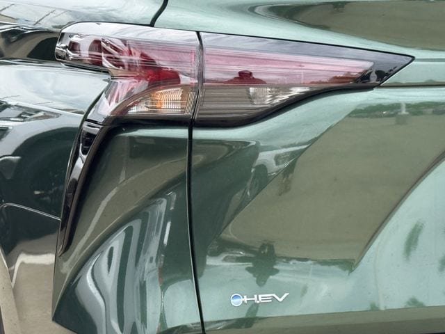 Used 2026 Toyota Sienna LE FWD image 6