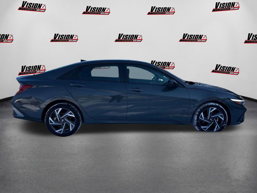Certified 2025 Hyundai Elantra SEL image 4