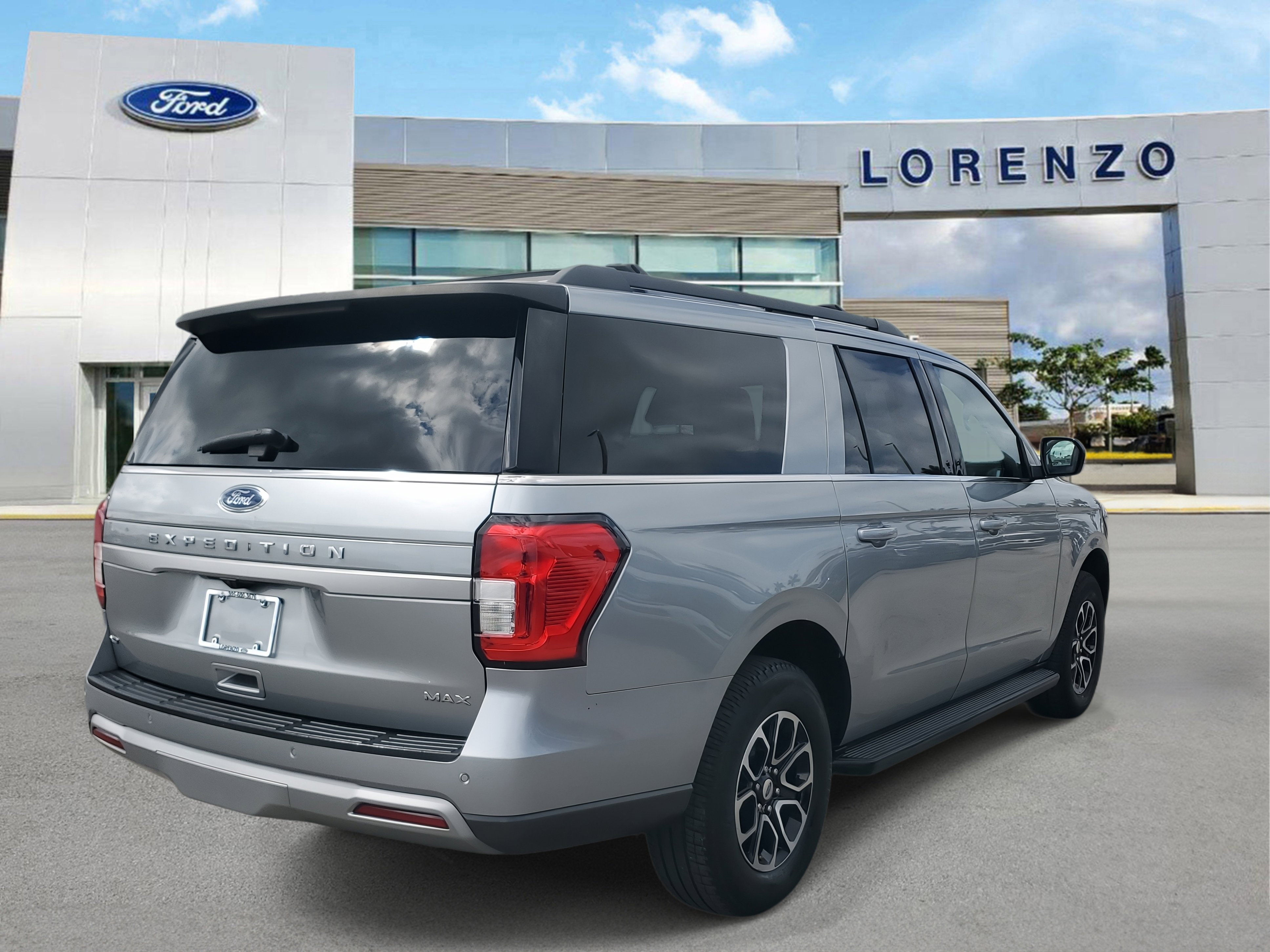 Used 2024 Ford Expedition Max XLT image 5