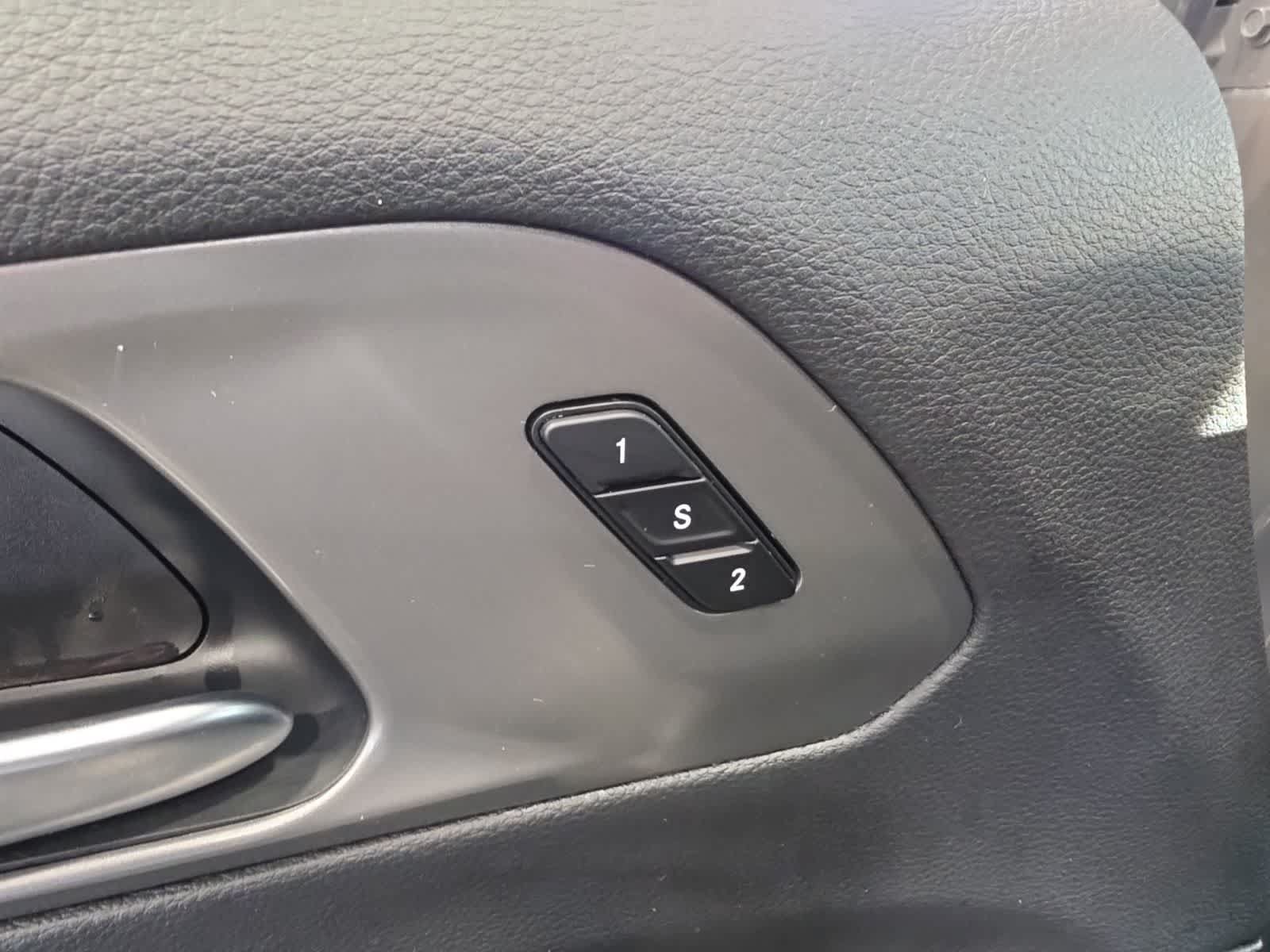 Used 2025 Chrysler Pacifica Select FWD image 17