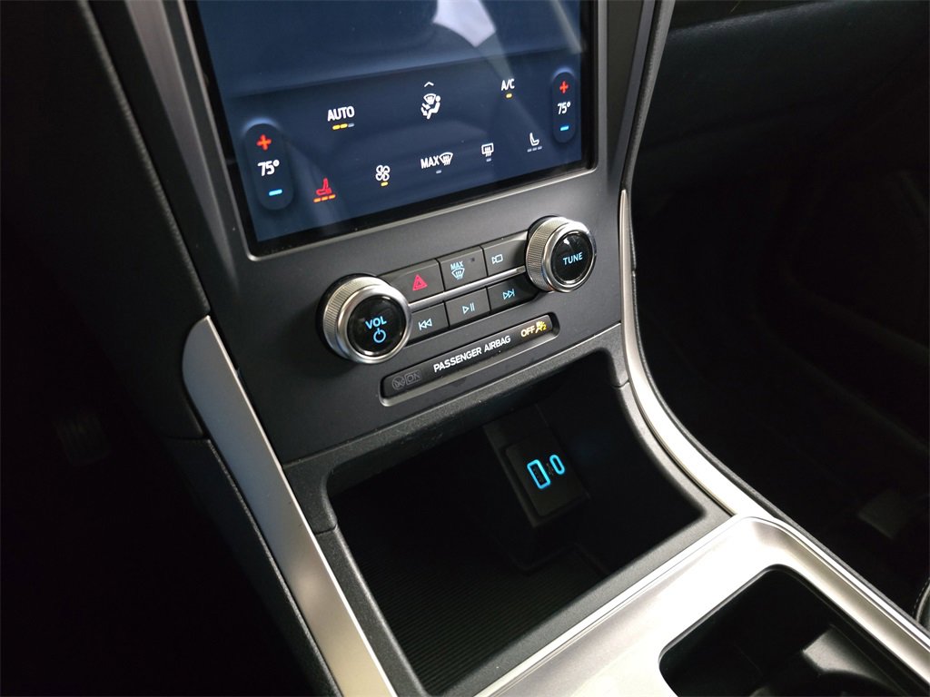 Used 2024 Ford Edge SEL image 25