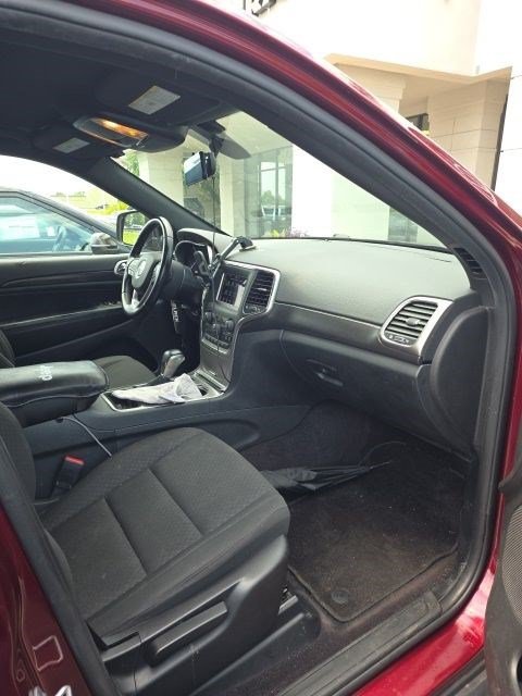 Used 2018 Jeep Grand Cherokee Laredo AWD/4WD image 9