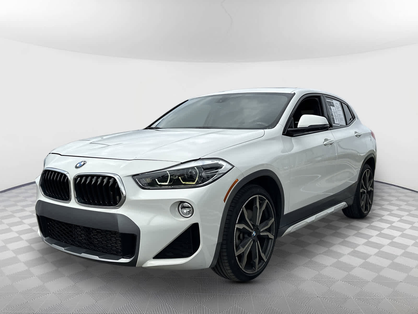 Used 2018 BMW X2 sDrive28i w/ M SportX Package image 3