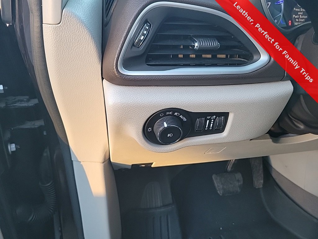 Used 2019 Chrysler Pacifica Touring-L image 22