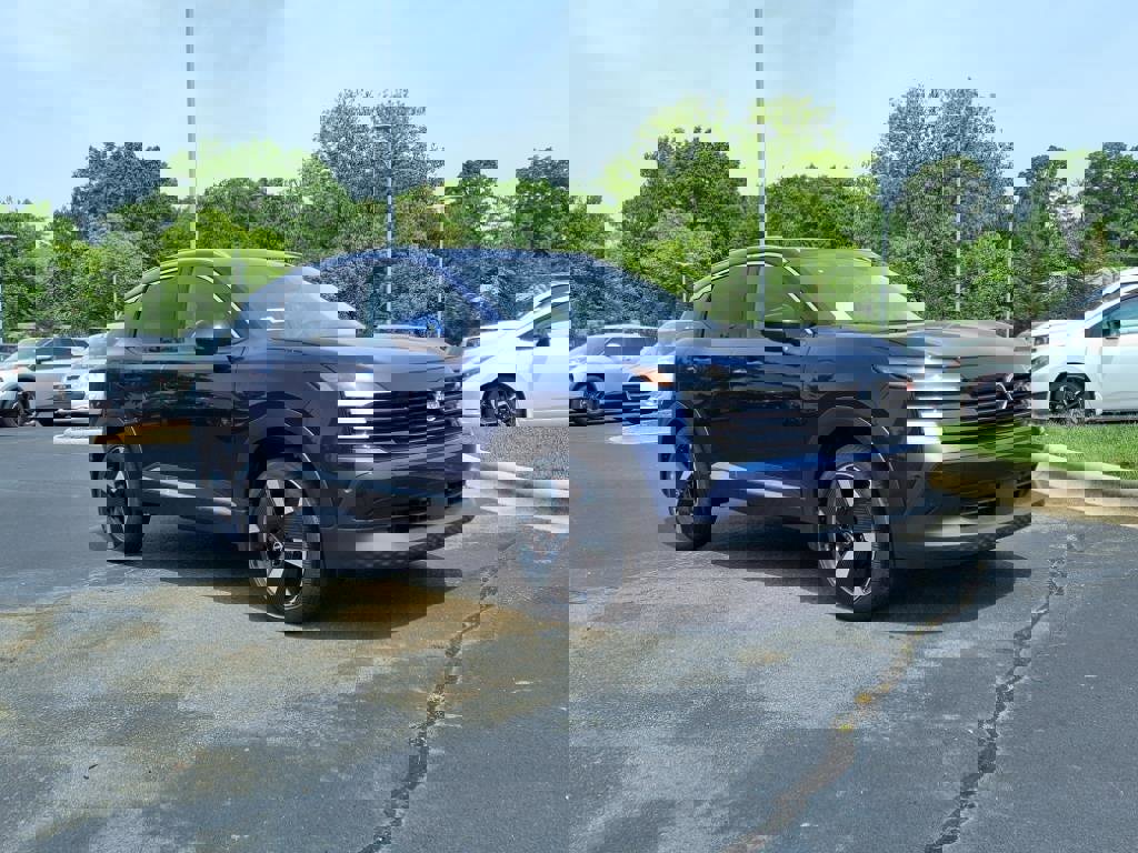 New 2025 Nissan Kicks SR image 1