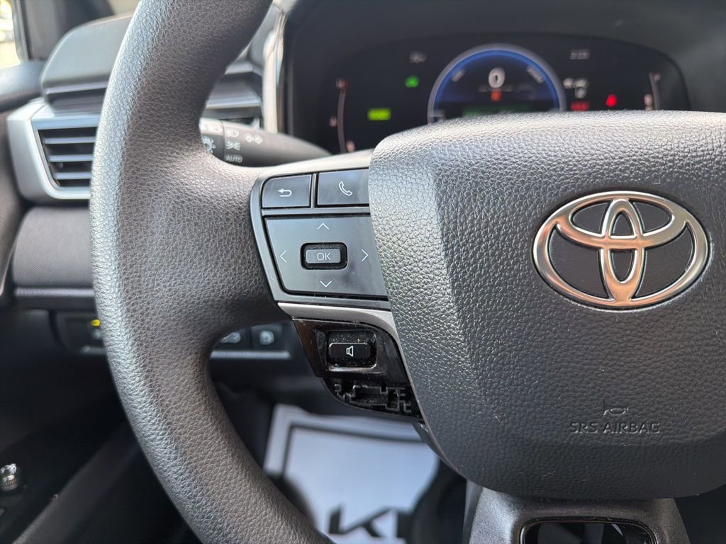 Used 2025 Toyota Camry LE FWD image 30