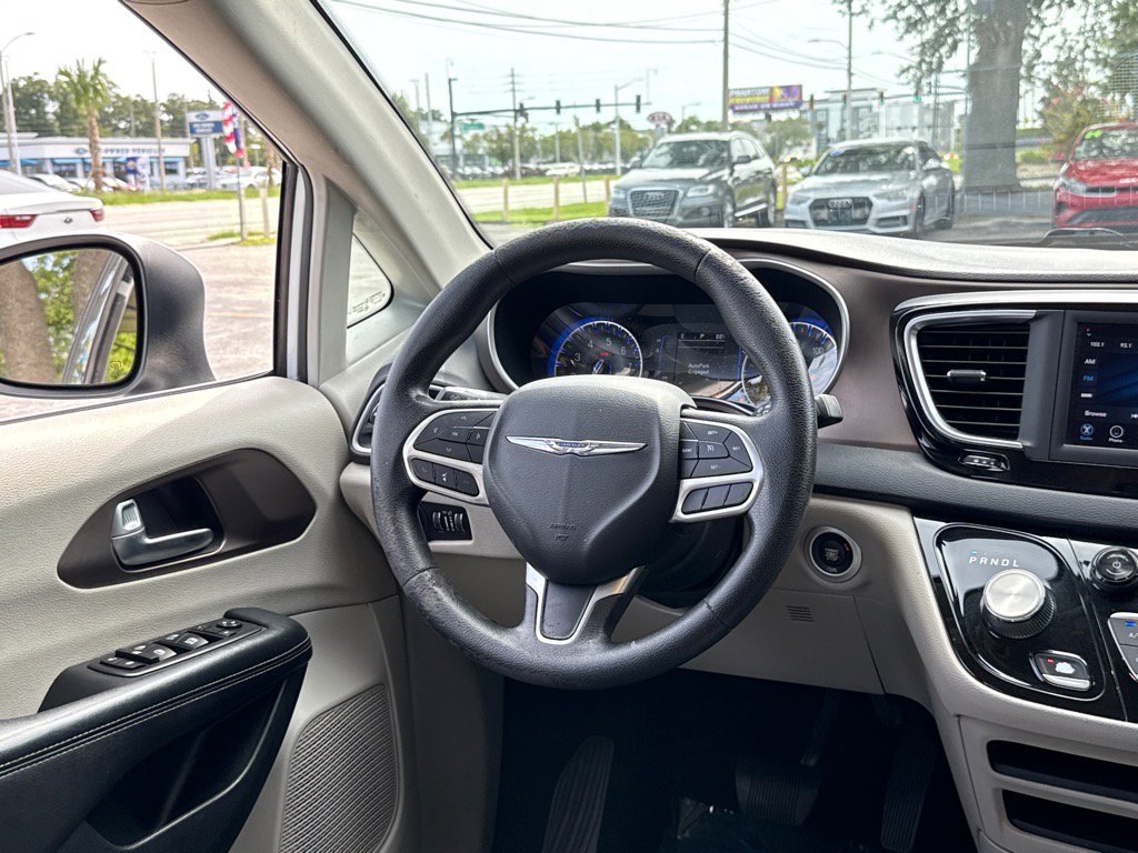 Used 2020 Chrysler Voyager Lxi image 16