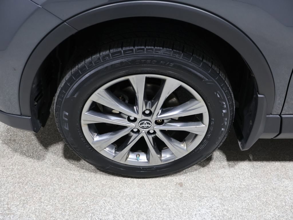 Used 2018 Toyota RAV4 Limited w/ Advanced Technology Package image 10