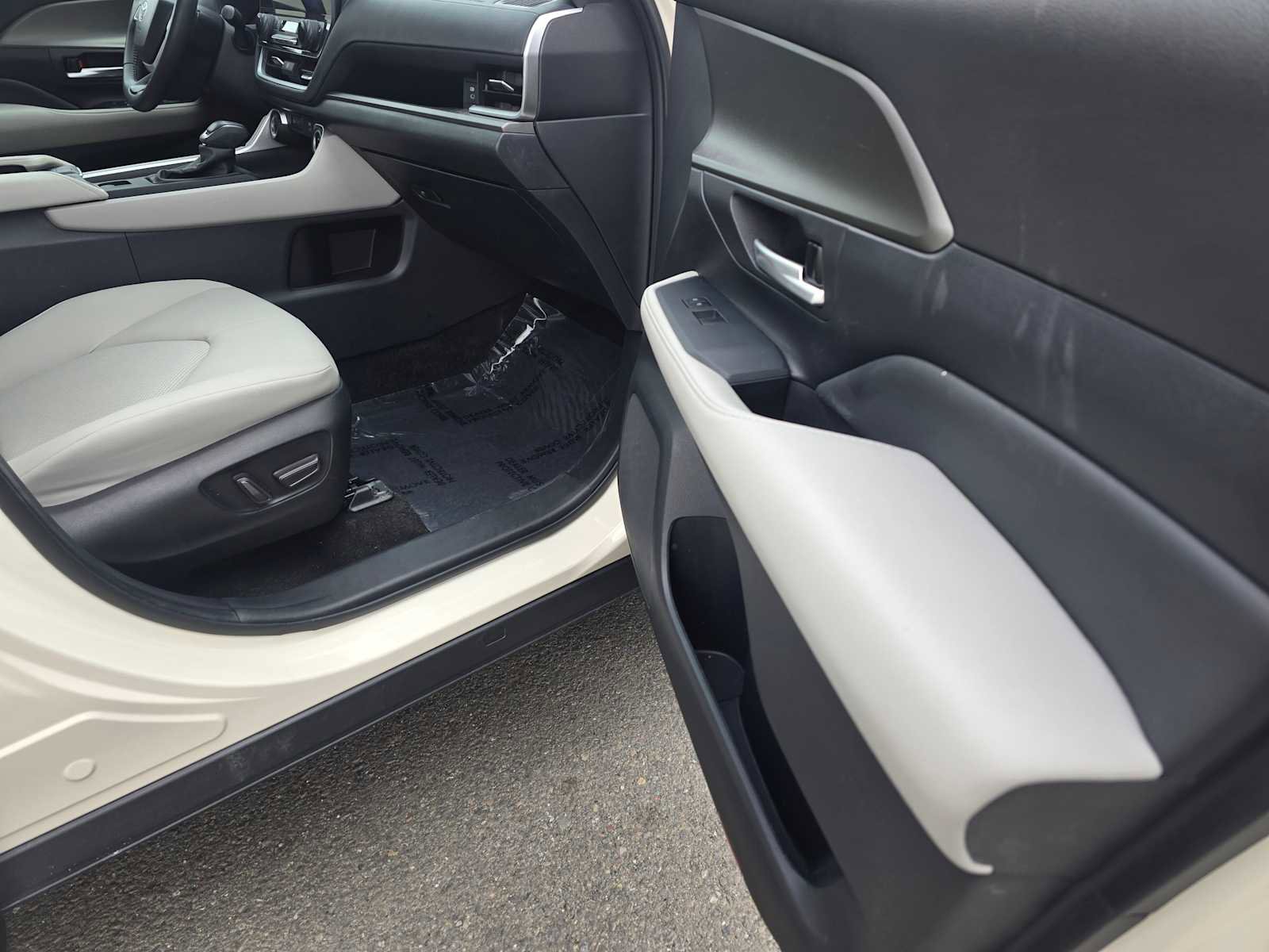 Used 2024 Toyota Grand Highlander XLE image 10