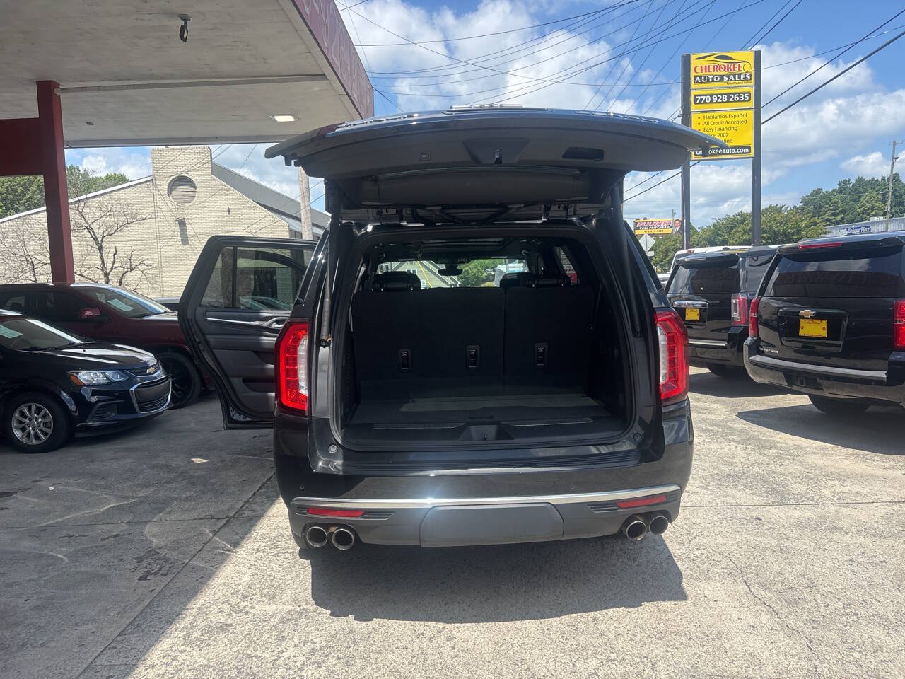 Used 2022 GMC Yukon Denali w/ Denali Ultimate Package AWD/4WD image 18
