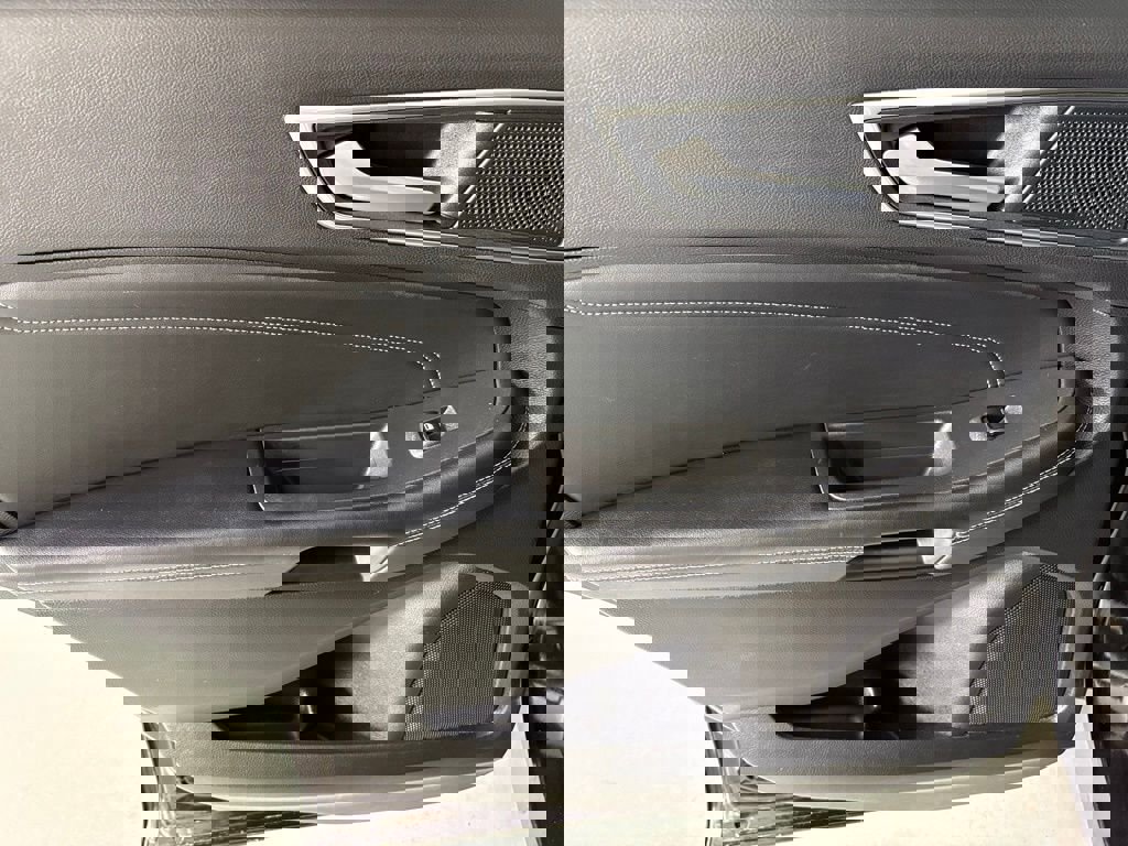 Used 2024 Ford Edge Titanium image 32