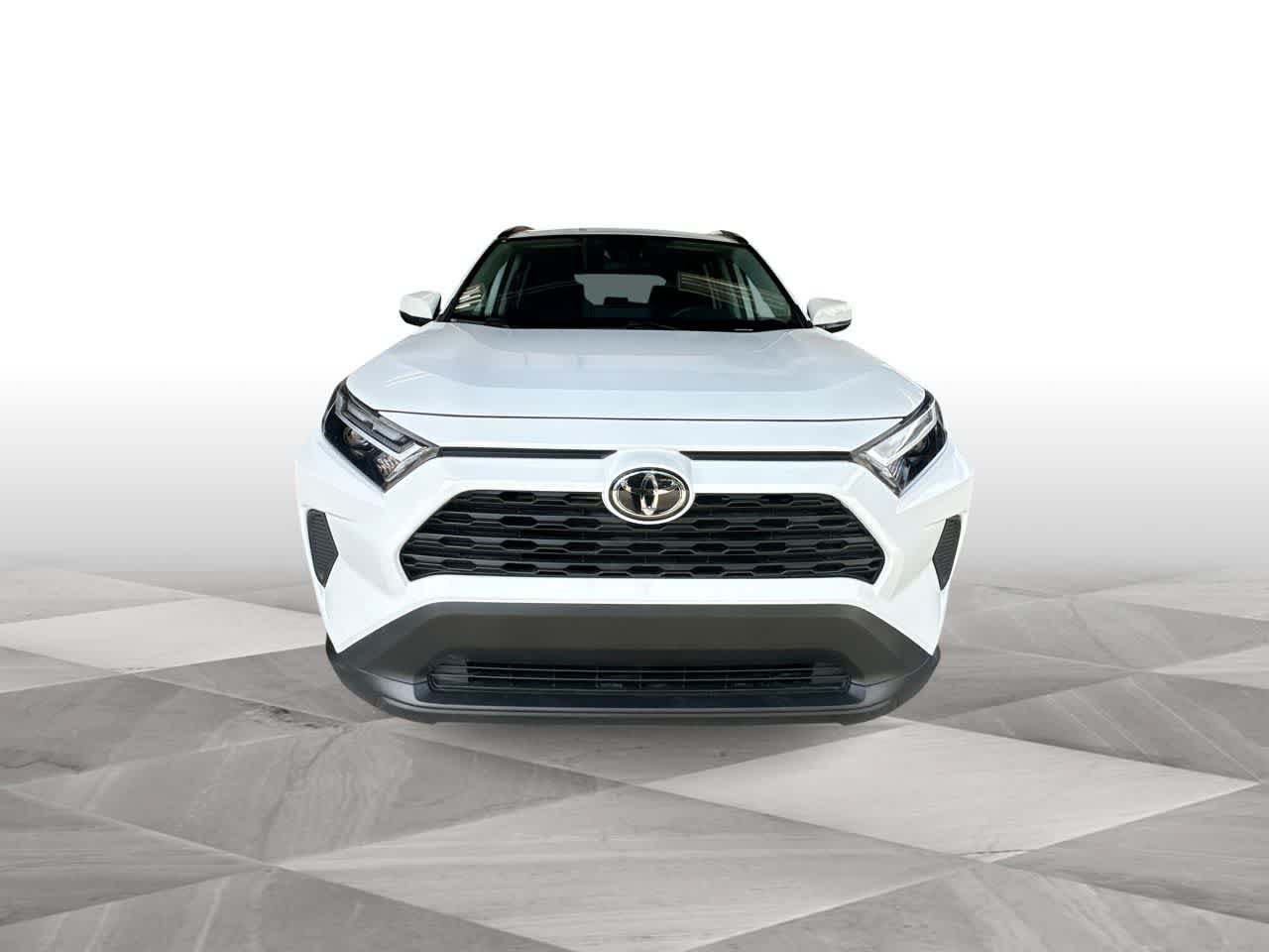 Used 2025 Toyota RAV4 LE AWD/4WD image 3