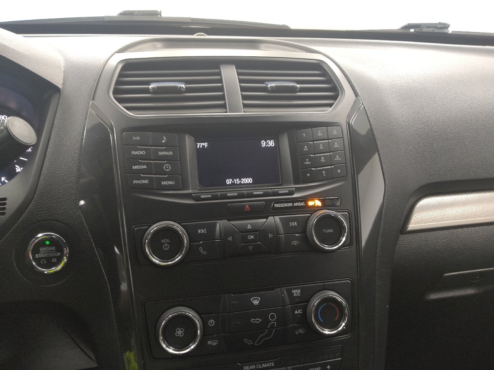 Used 2019 Ford Explorer XLT image 25