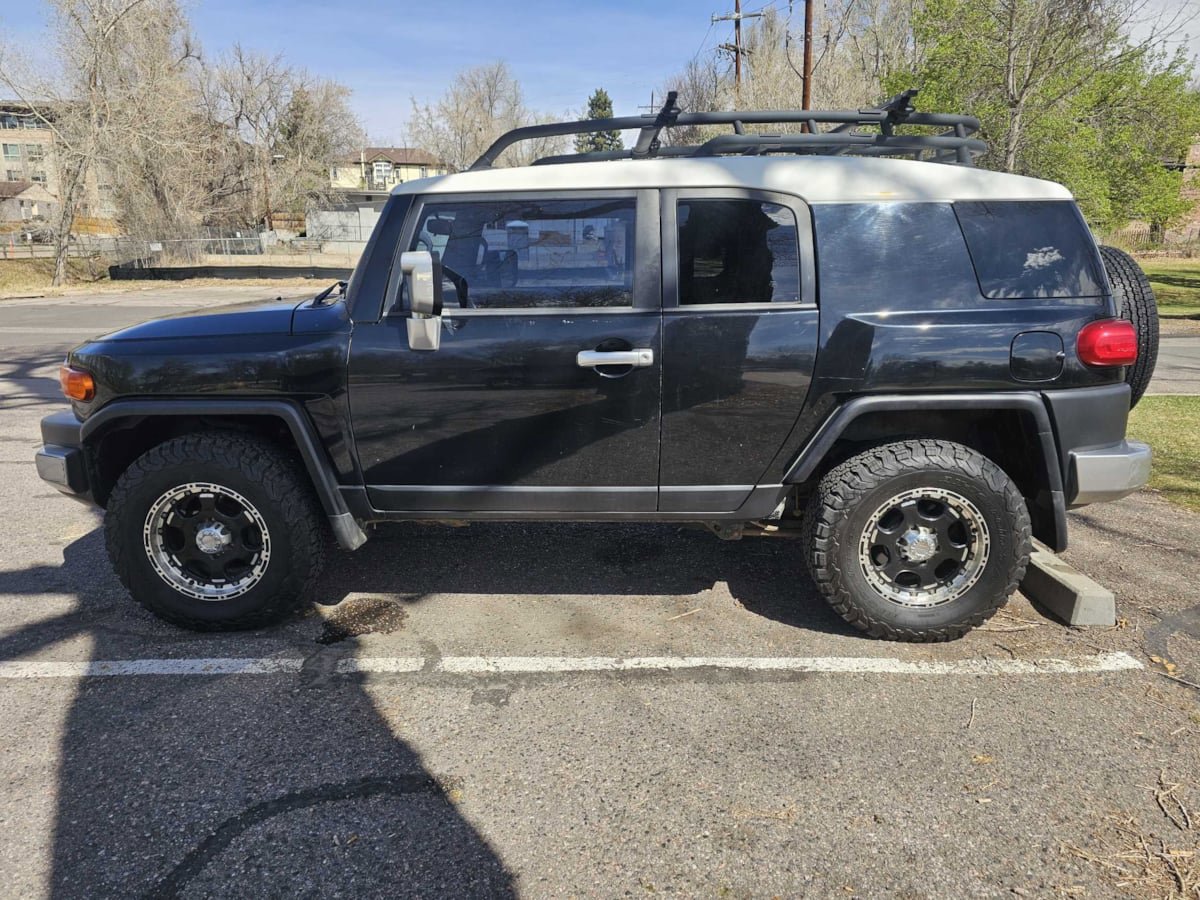 Used 2007 Toyota FJ Cruiser 4WD image 2