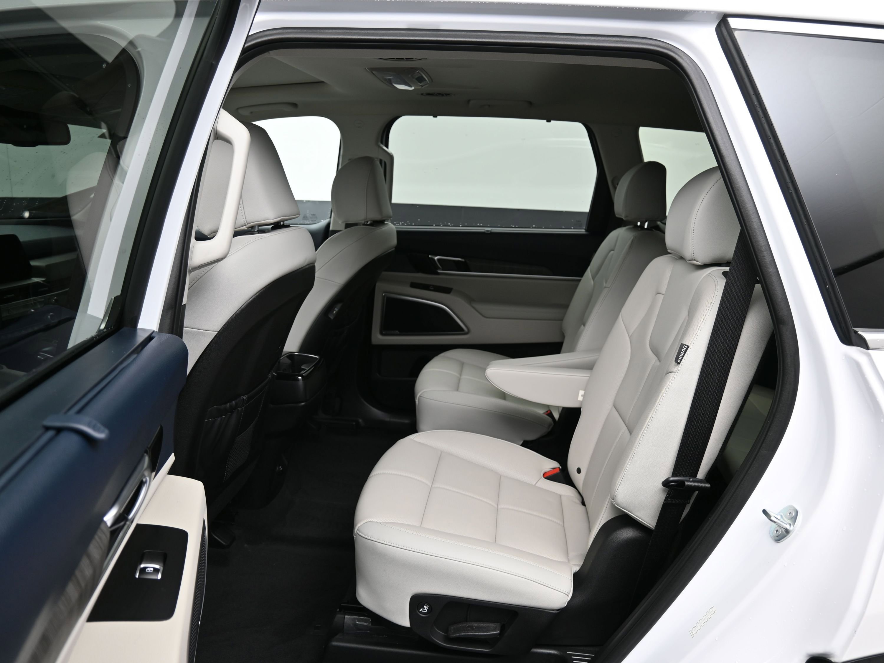Used 2024 Kia Telluride EX w/ EX Captain's Chair Package image 18