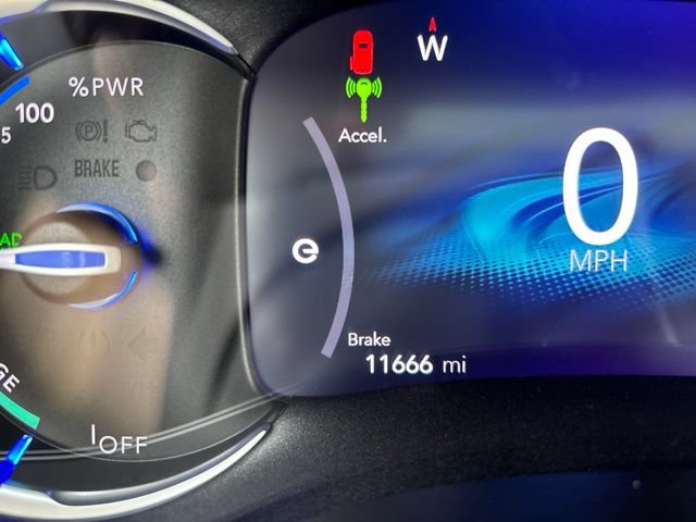 Used 2023 Chrysler Pacifica Limited w/ Uconnect Theater Family Group FWD image 20