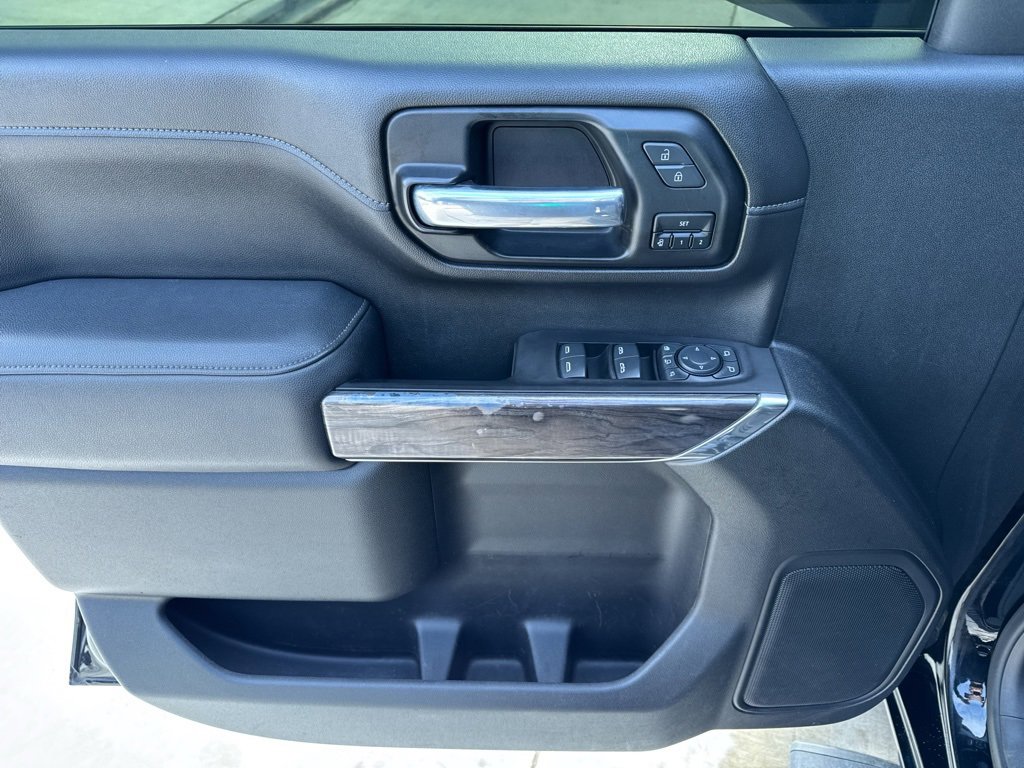 Used 2021 Chevrolet Silverado 2500 LTZ w/ LTZ Plus Package image 16