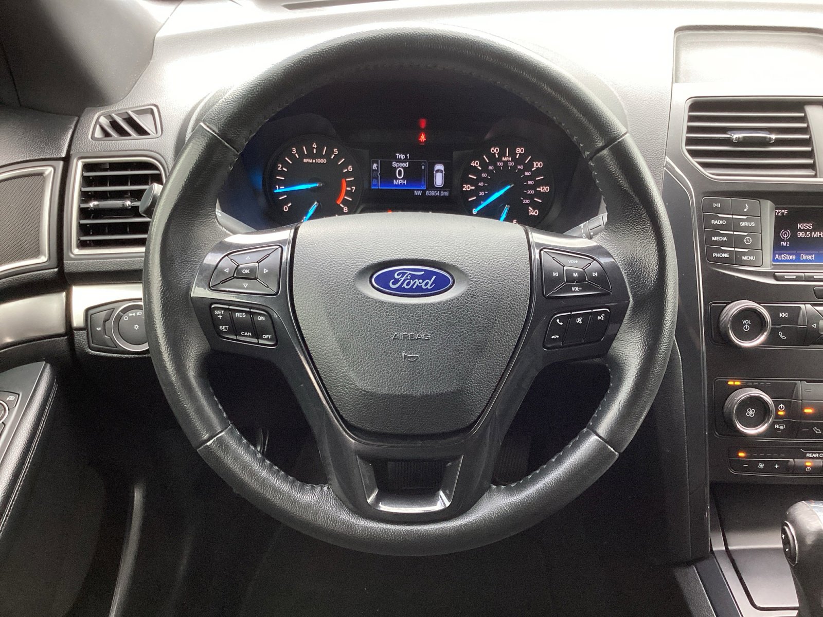 Used 2019 Ford Explorer XLT image 18