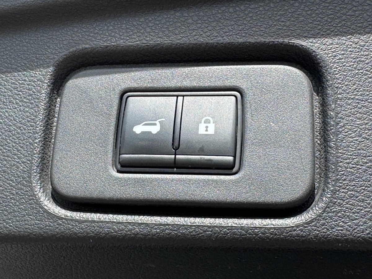 Used 2023 Nissan Pathfinder SL w/ Black Appearance Package FWD image 10