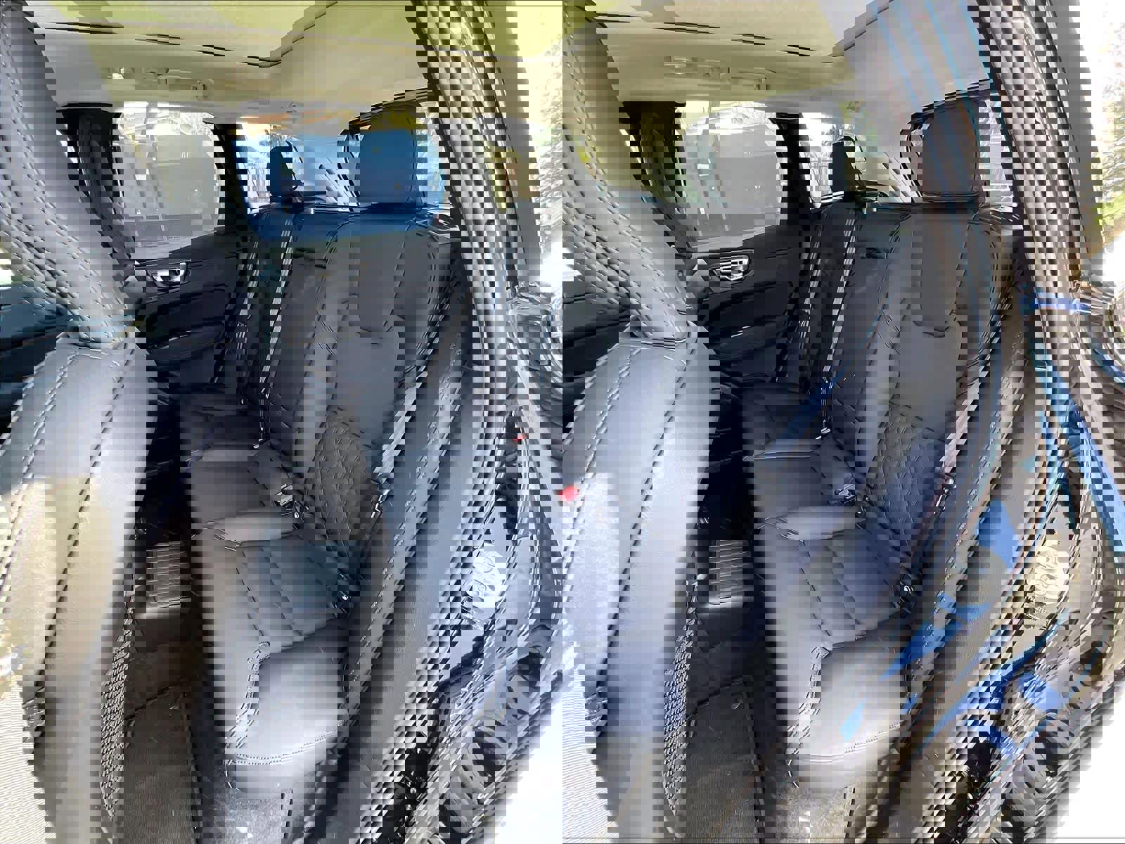 Used 2026 Volvo XC60 T8 Plus w/ Climate Package image 29