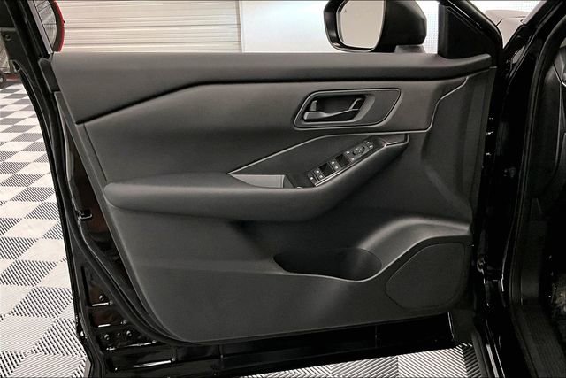 New 2025 Nissan Rogue S image 29