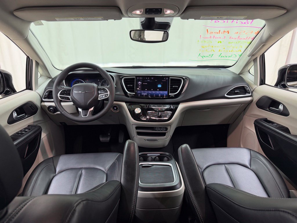 Used 2024 Chrysler Pacifica Touring-L FWD image 22