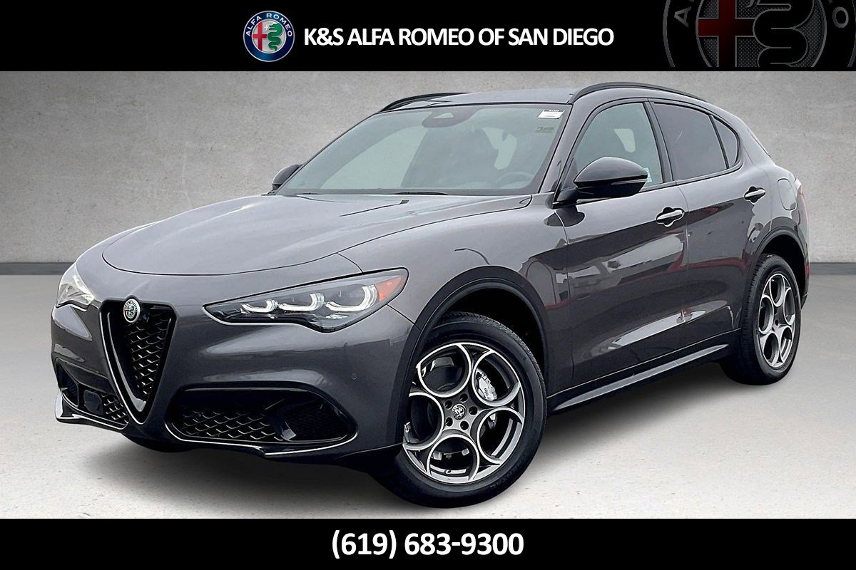 New 2025 Alfa Romeo Stelvio Sprint image 1