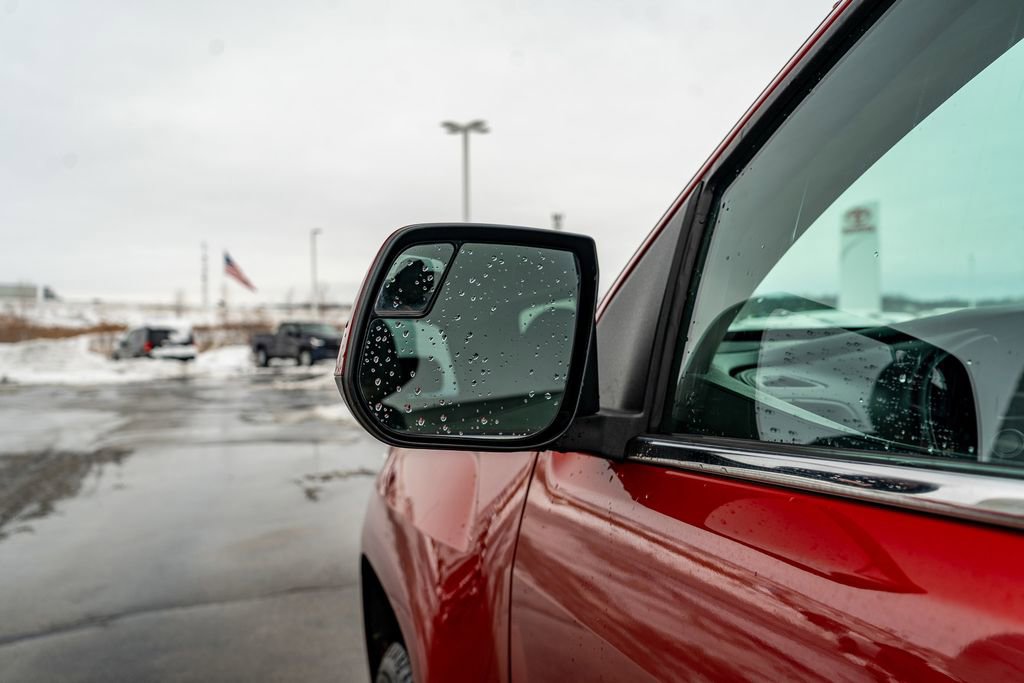 Used 2015 GMC Canyon SLE image 16