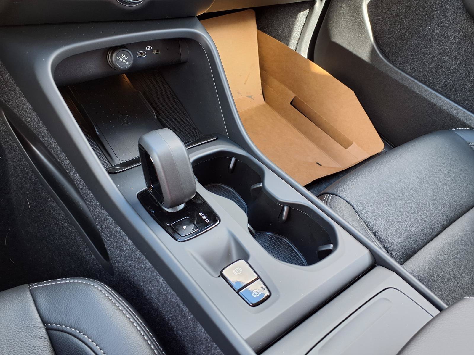 New 2026 Volvo XC40 B5 Core AWD/4WD image 14