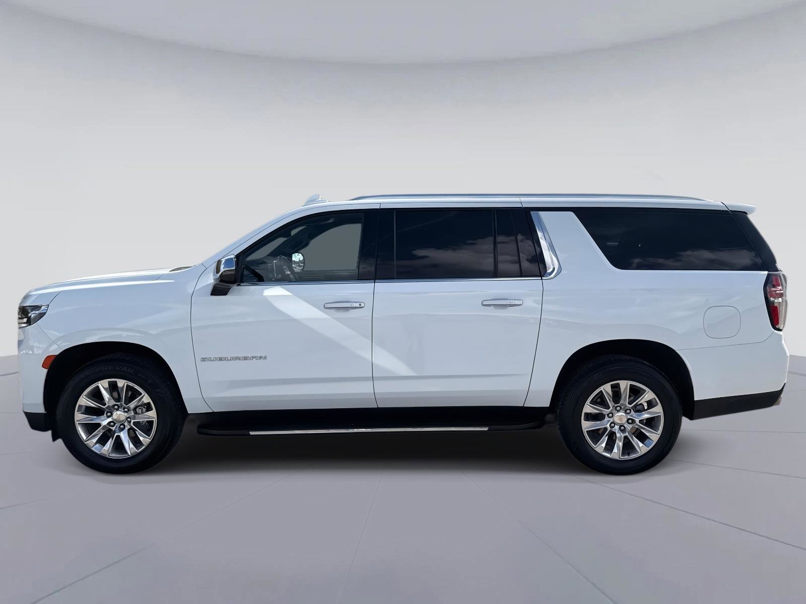 Used 2023 Chevrolet Suburban Premier image 7