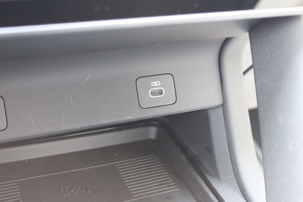 Used 2025 Land Rover Discovery Sport Dynamic SE AWD/4WD image 15