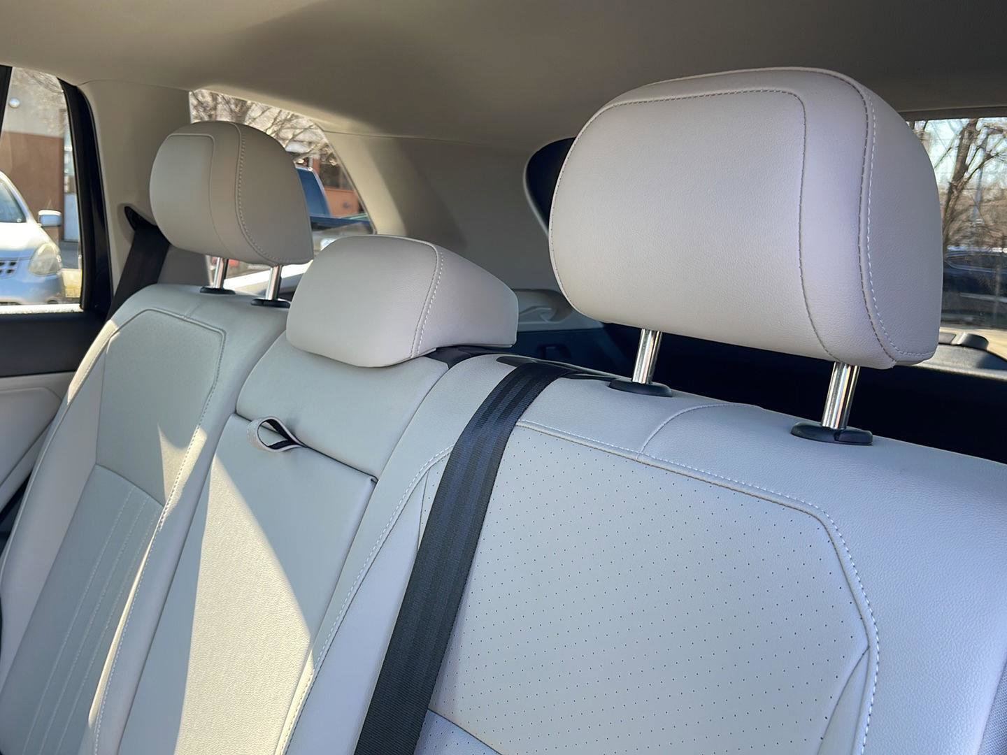 Used 2023 Volkswagen Tiguan SE w/ Panoramic Sunroof Package image 15