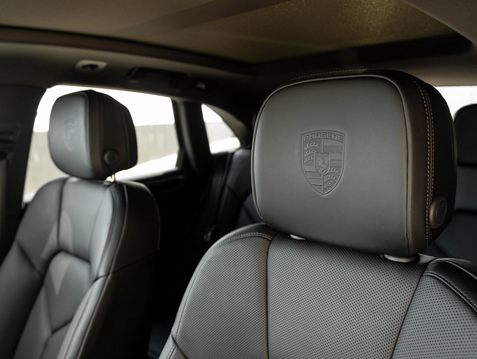 Certified 2025 Porsche Macan image 23