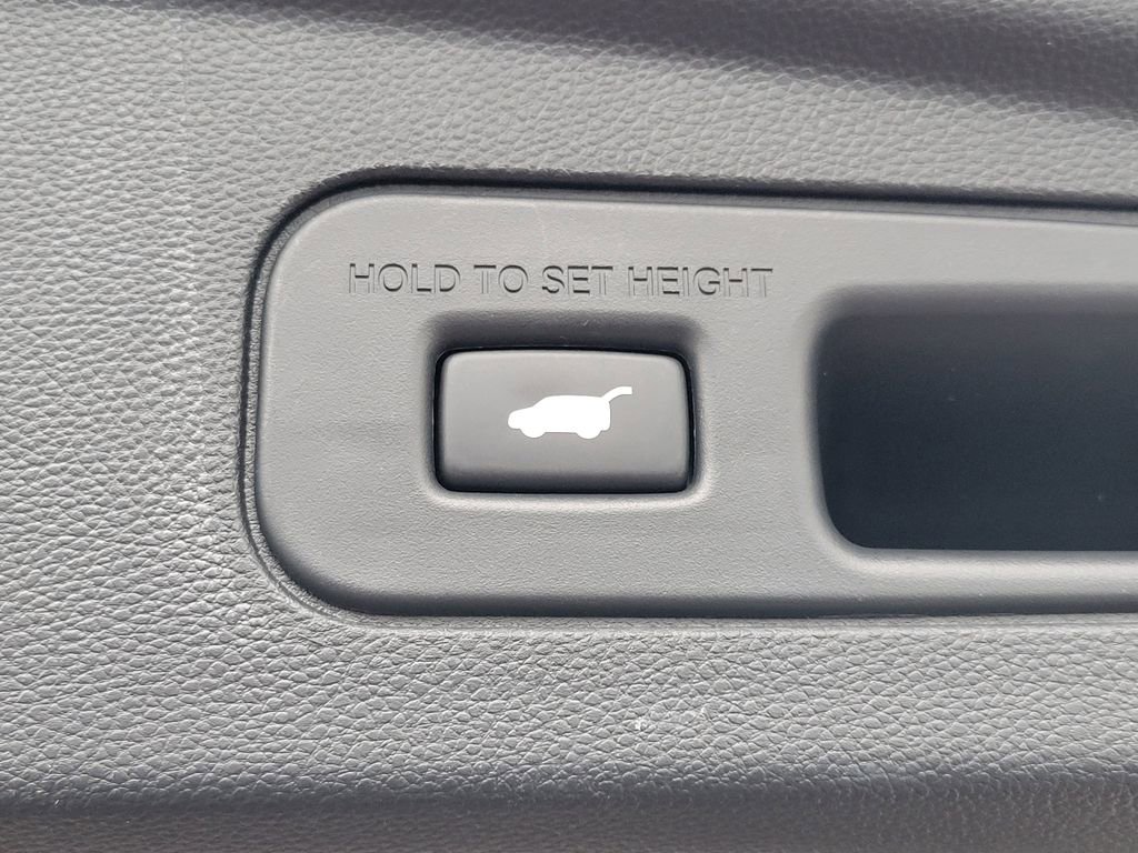 Certified 2025 Acura MDX w/ Technology Package image 9