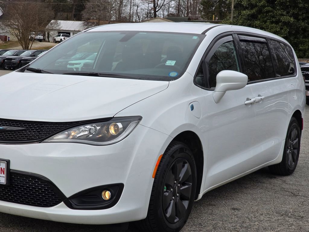 Used 2020 Chrysler Pacifica Touring w/ S Appearance Package image 52