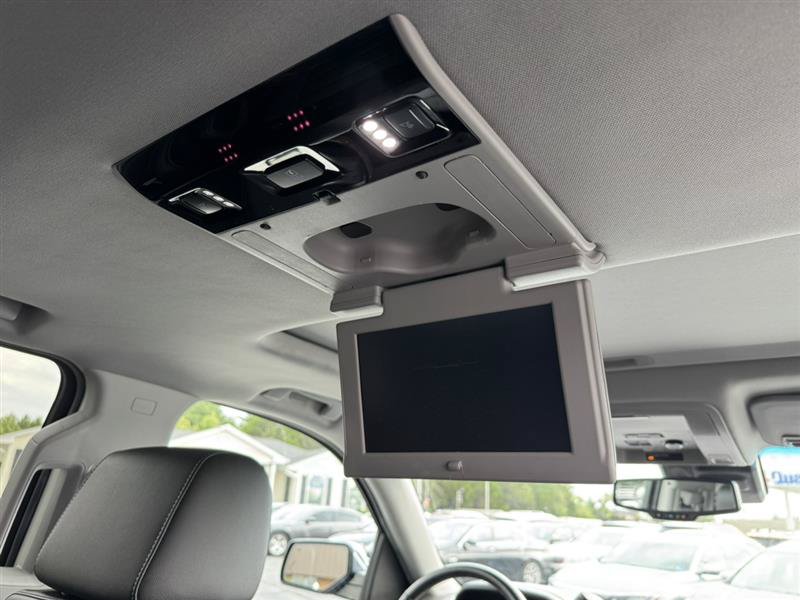 Used 2017 Chevrolet Suburban Premier AWD/4WD image 13